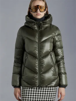 Горячая зимняя распродажа, Новый женский черный глянцевый короткий пуховик с капюшоном, теплое и удобное толстое пальто Изображение